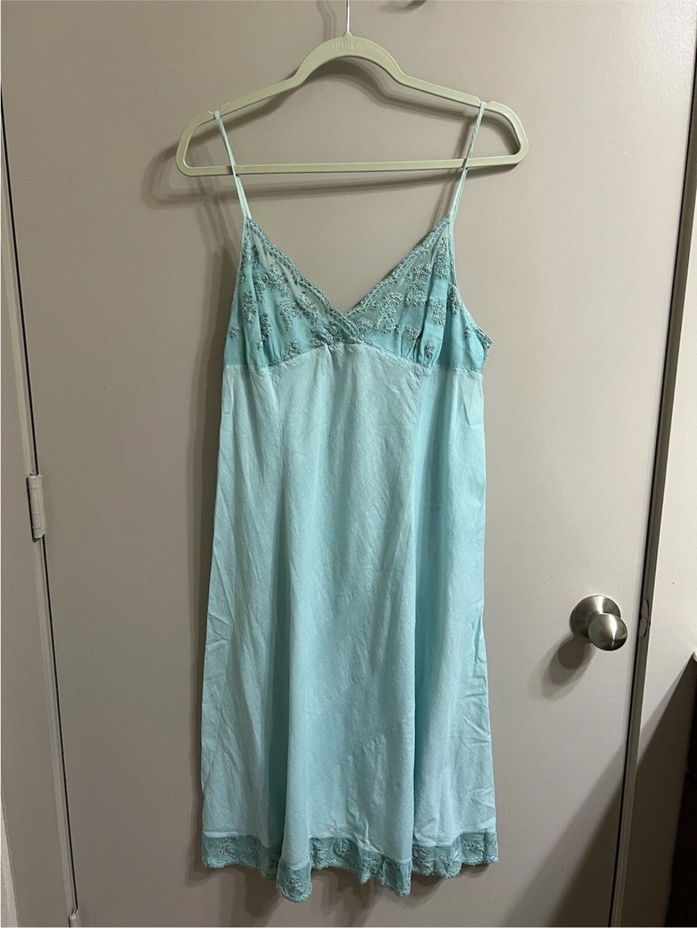 Dosa Excellent condition Light Aqua Lace-Trim Slip Chemise Sz 4 (item 21.1)